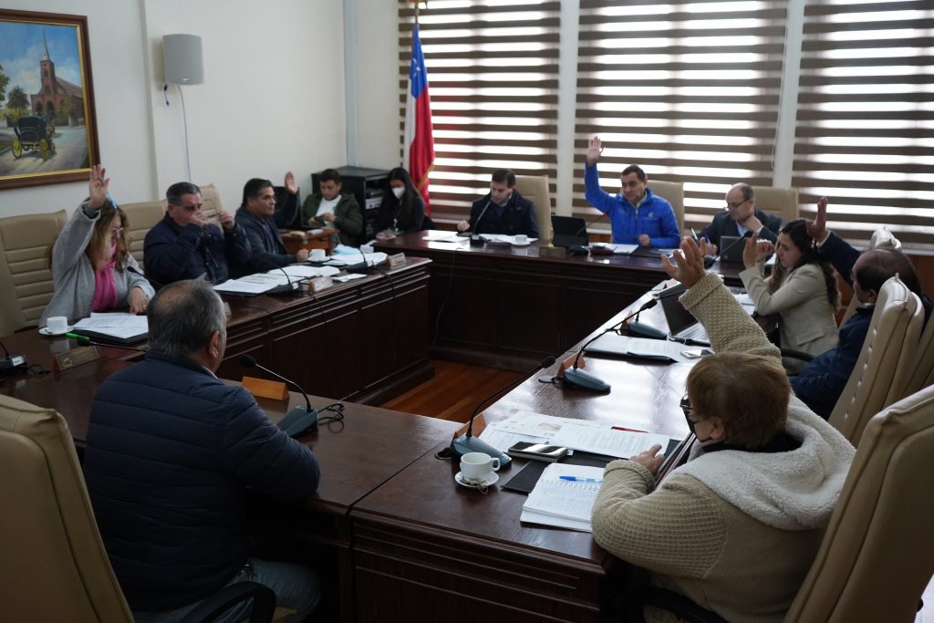 Concejo municipal de Curicó aprobó medalla de plata para el bombero voluntario Marcelo Bustamante Díaz 1 CONCEJO MEDALLA BOMBERO