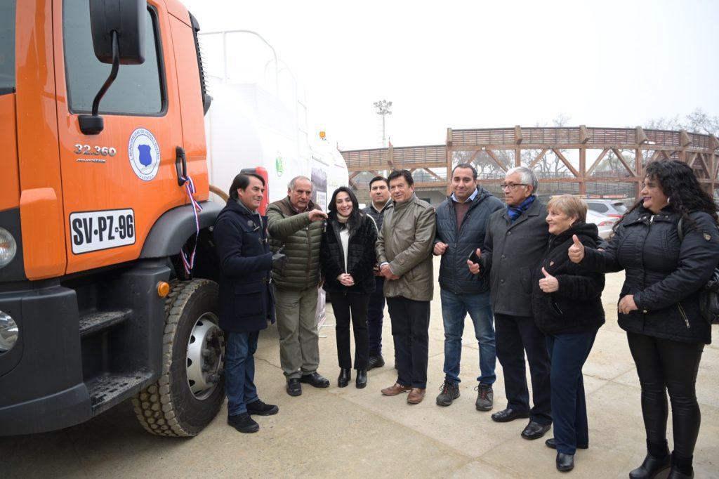Gobierno Regional del Maule realizó la entrega de un camión limpiagosas para la comuna de Yerbas Buenas 1 ENTREGA CAMION LIMPIAFOSAS 01