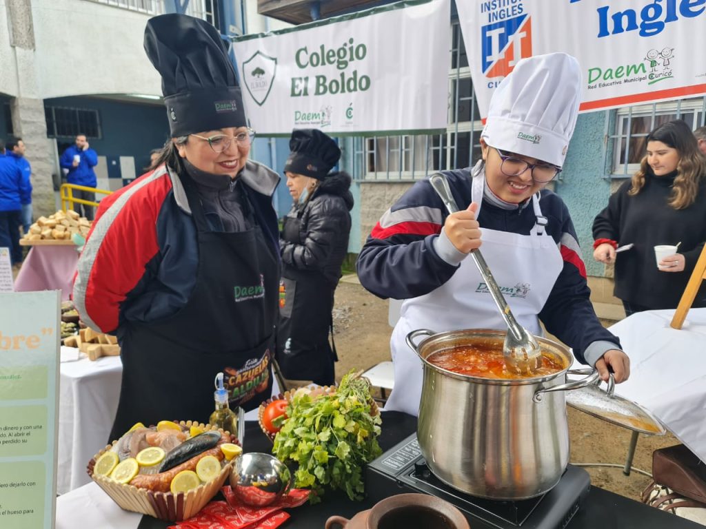 Con "Activación Solidaria" del DAEM parte Feria Gastronómica de Cazuelas y Caldillos 2023 de Curicó 1 WhatsApp Image 2023 06 28 at 5.12.14 PM
