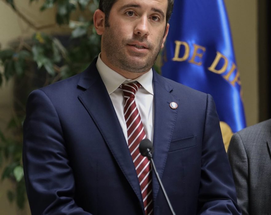 ca901174 93b1 4dcc a572 17f45d40fd10 881x700 1