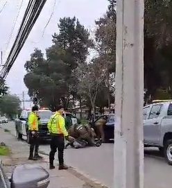 Una persona detenida y un funcionario de carabinero lesionado deja persecución policial por las calles de Curicó 1 choue