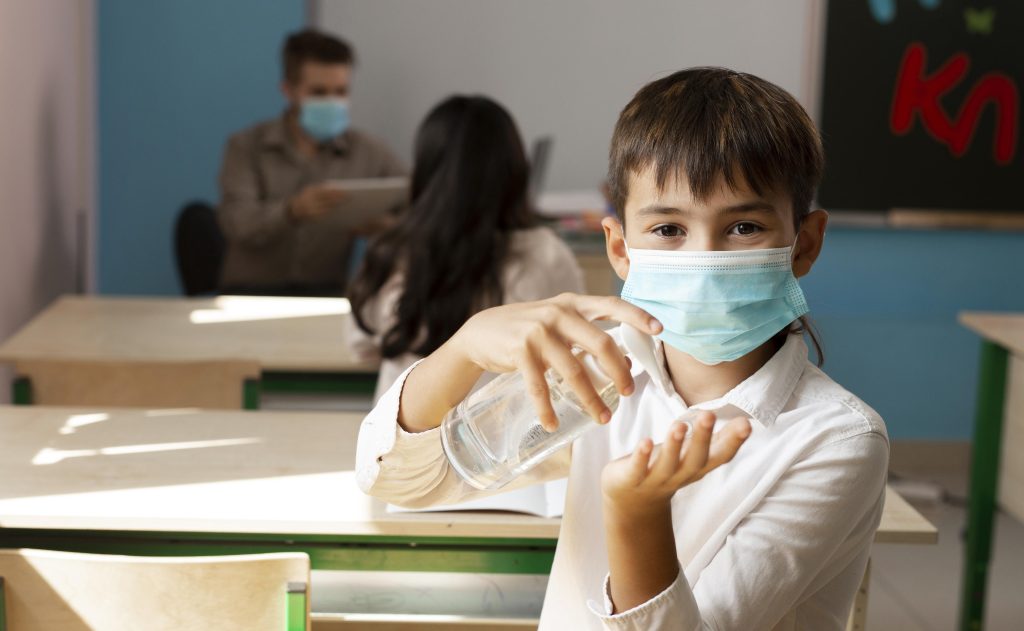 Uso de mascarilla y autocuidado serán claves para evitar nuevo peak de enfermedades respiratorias en pediátricos 1 Mascarilla