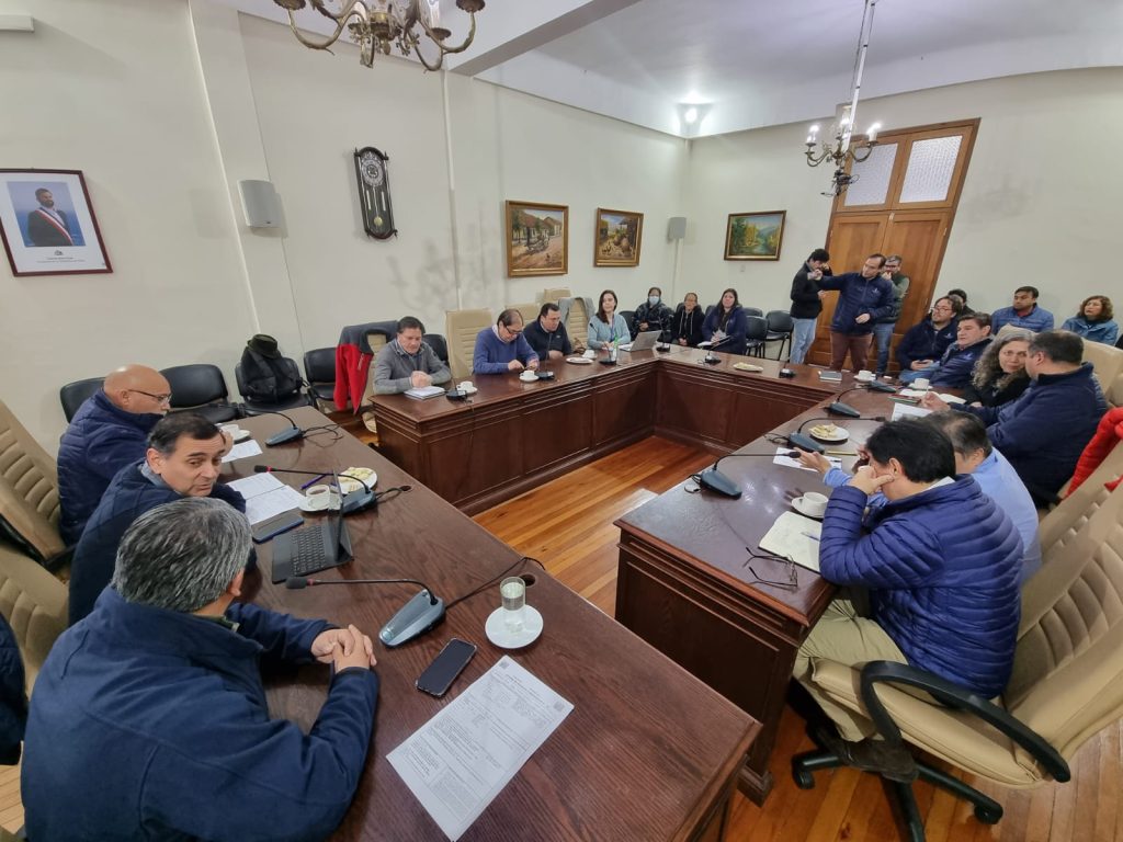 Articulan acciones para reforzar defensas fluviales en Tutuquén y Rincón de Sarmiento en la comuna de Curicó 1 WhatsApp Image 2023 07 06 at 10.53.45