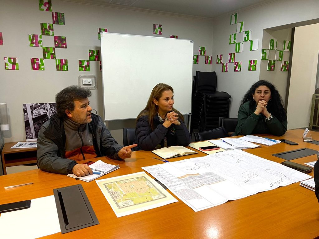 Se realizó importante reunión por posible hallazgo arqueológico patrimonial en Curicó 1 veredas