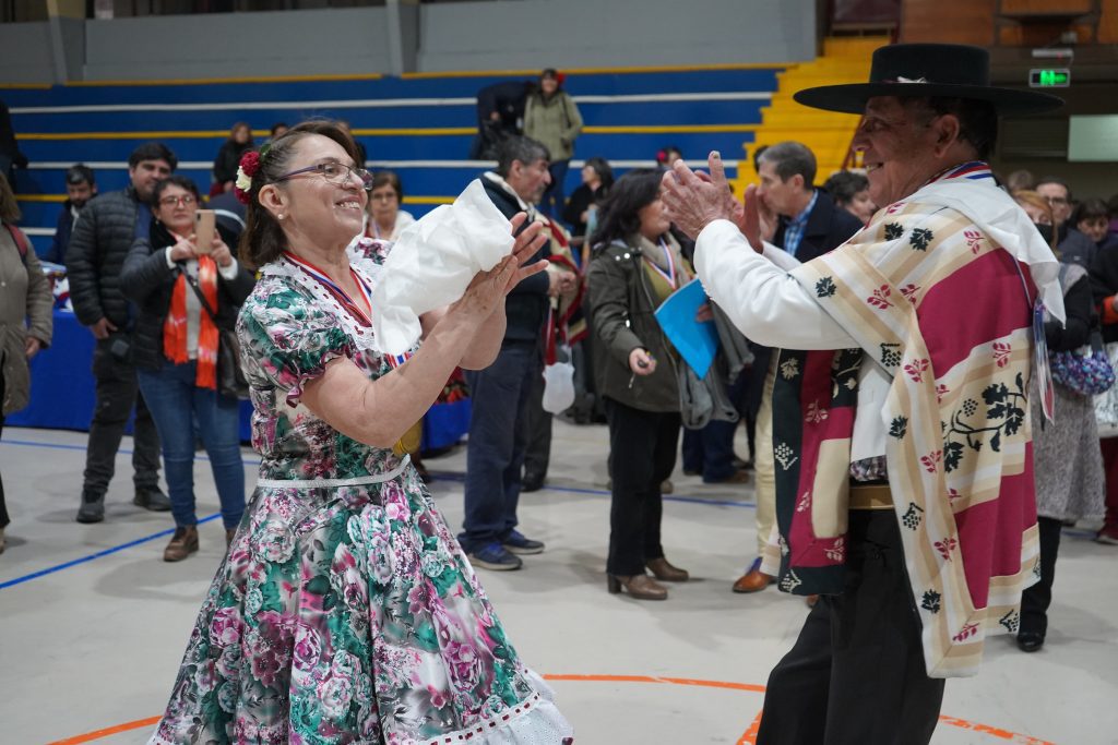 Curicó: Pareja integrada por Marta Manríquez y Jorge Valenzuela gana campeonato comunal de cueca adulto mayor 1 DSC05413