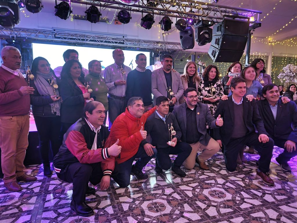 Municipio curicano festejó a sus dirigentes vecinales 1 Foto celebracion dia dirigente vecinal