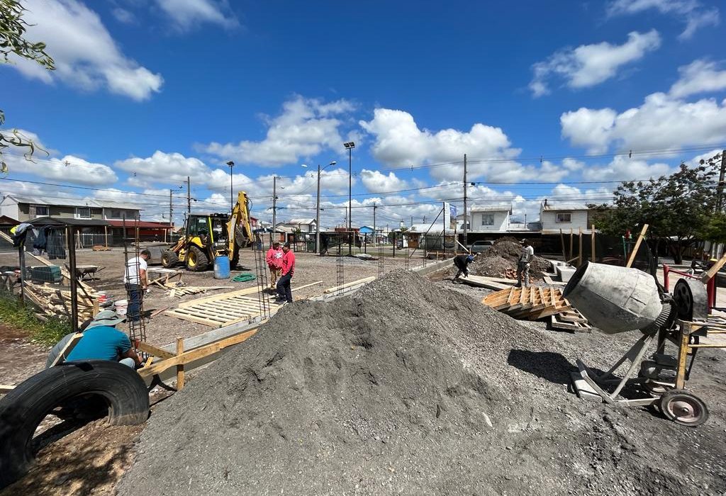 Avanza ejecución de importantes obras en Teno: Plazas Públicas y Multicancha 1 Foto 2 1 1024x700 1