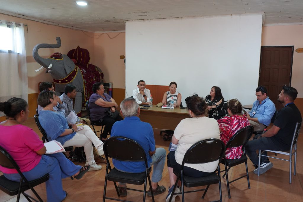 Aúnan criterios para buscar solución a problemas de tránsito en el entorno del nuevo hospital de Curicó 1 Foto 1 Reunion Transito Hospital. 1