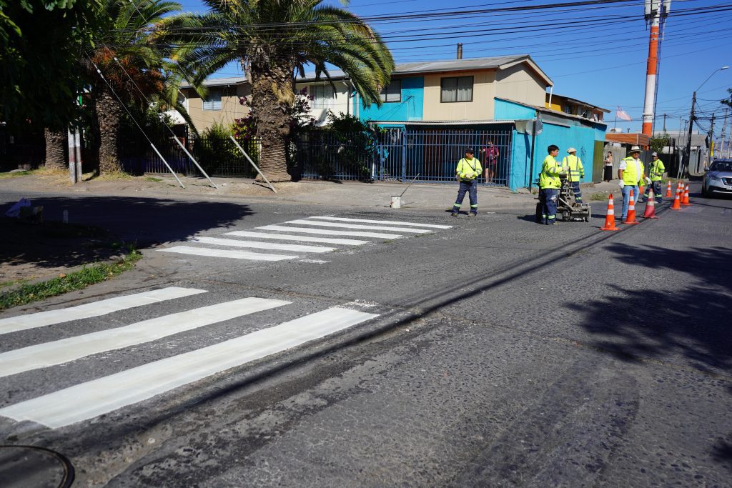 Municipio continúa demarcación vial en distintos puntos de Curicó 1 Foto Continua Demarcacion