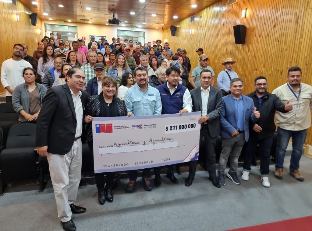 Alcalde destacó entrega de bono de Rehabilitación Productiva a agricultores de Curicó 1 WhatsApp Image 2024 02 23 at 13.09.29