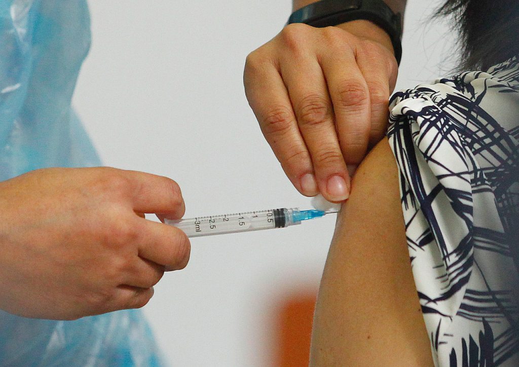 Comenzó campaña de vacunación contra la influenza en los CESFAM de Curicó 1 Vacunacion