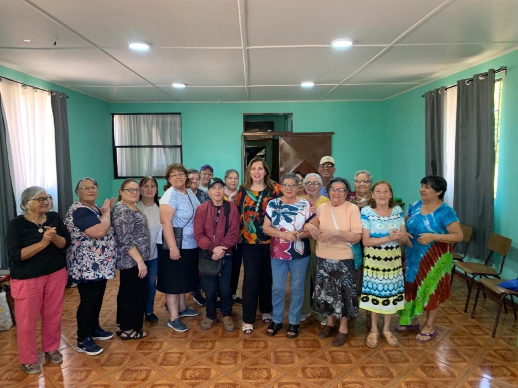 Senadora Vodanovic comprometió apoyo legislativo a adultos mayores que claman por mejores pensiones 1 WhatsApp Image 2024 03 27 at 12.37.04