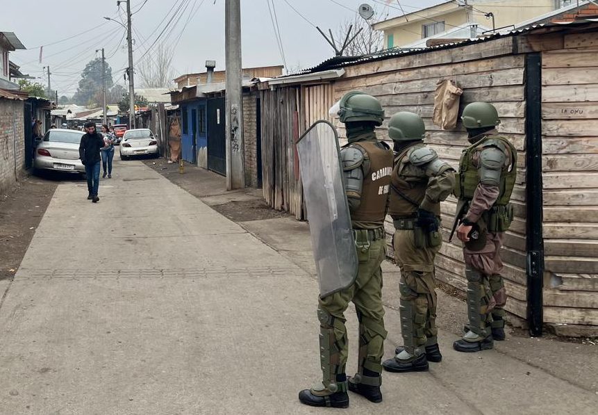 Talca: 11 detenidos y ocho mil dosis de droga incautada deja masivo allanamiento realizado en la capital regional 1 4399fc75 carabineros allanamiento diario talca e1717123278173