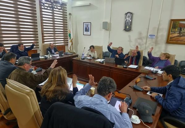 Concejo Municipal de Curicó aprobó bases y financiamiento para las Becas Deportivas 2024 1 CONCEJO APRUEBA