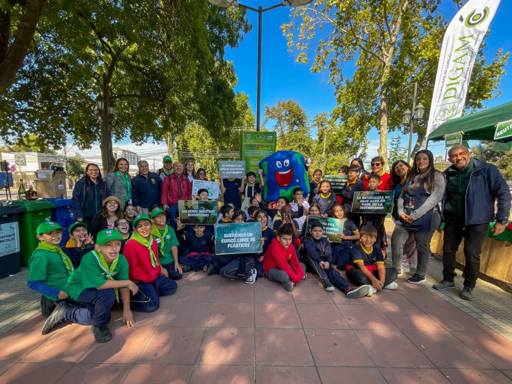 Municipalidad de Curicó y Escuela Cataluña se unen en una innovadora iniciativa educativa por el medio ambiente 1 WhatsApp Image 2024 04 10 at 15.32.50