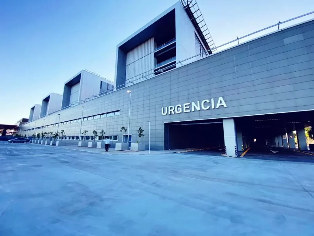 hoy comenzo la atencion del servicio de urgencias en el nuevo hospital de curico 3 jpg 1068x801 1