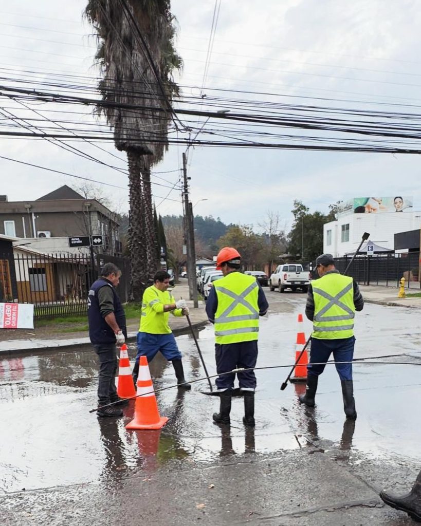Despliegue total de equipos municipales ante la llegada del sistema frontal a Curicó 1 448143681 18052215667639765 8230929295004832859 n