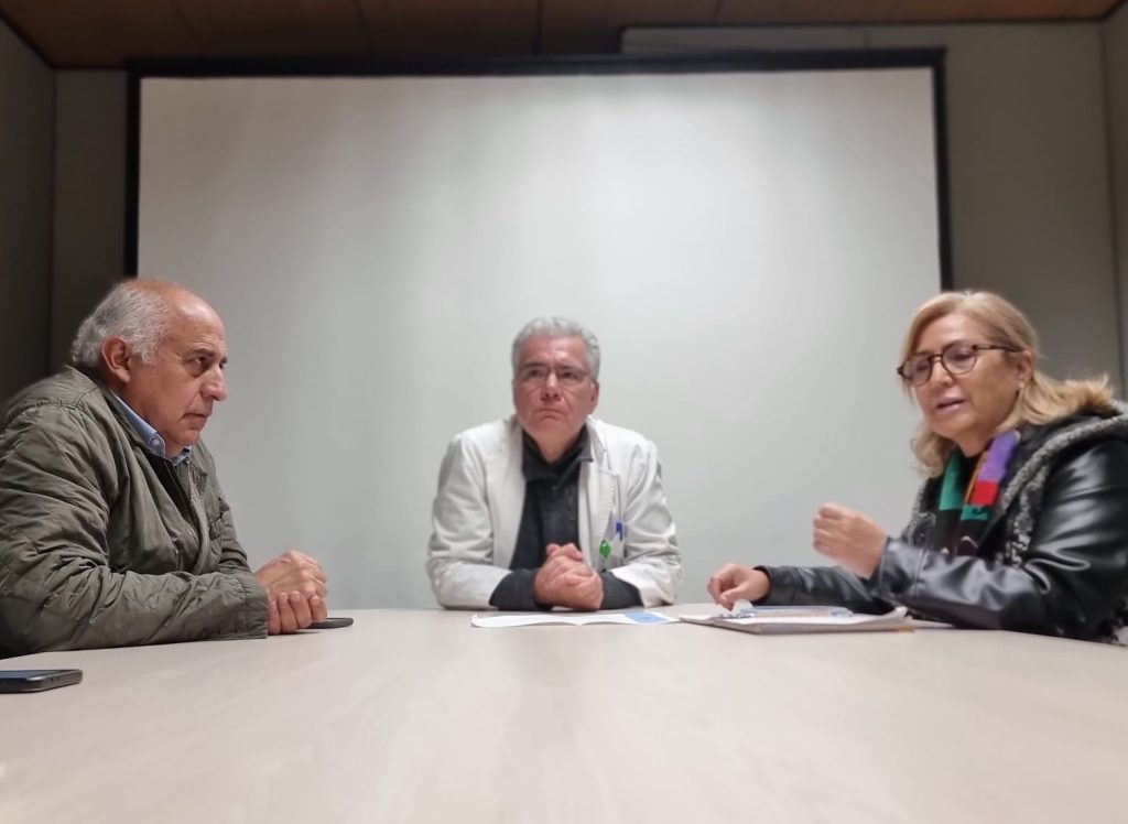 Alcalde Javier Muñoz pone a disposición de funcionarios del Hospital de Curicó Botón de pánico para evitar agresiones 1 BOTON DE PANICO HOSPITAL