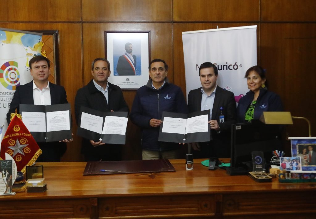 Mall Curicó y Municipalidad firmaron importante convenio de donación 1 MGM3587