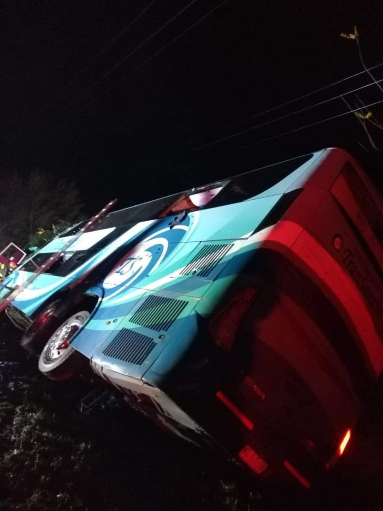 Accidente entre Camión y Bus frente a Molina deja como saldo a una persona fallecida y varios lesionados 1 WhatsApp Image 2024 06 11 at 07.58.39