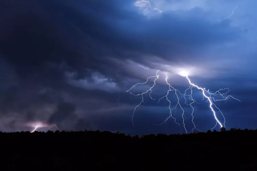 tormenta electrica 1068x712 1