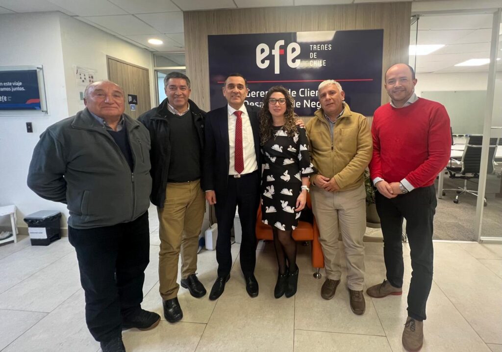 Curicó: Alcalde Javier Muñoz busca soluciones urgentes para Sarmiento en reunión con autoridades nacionales de Vialidad, MOP y EFE 1 Curico 4