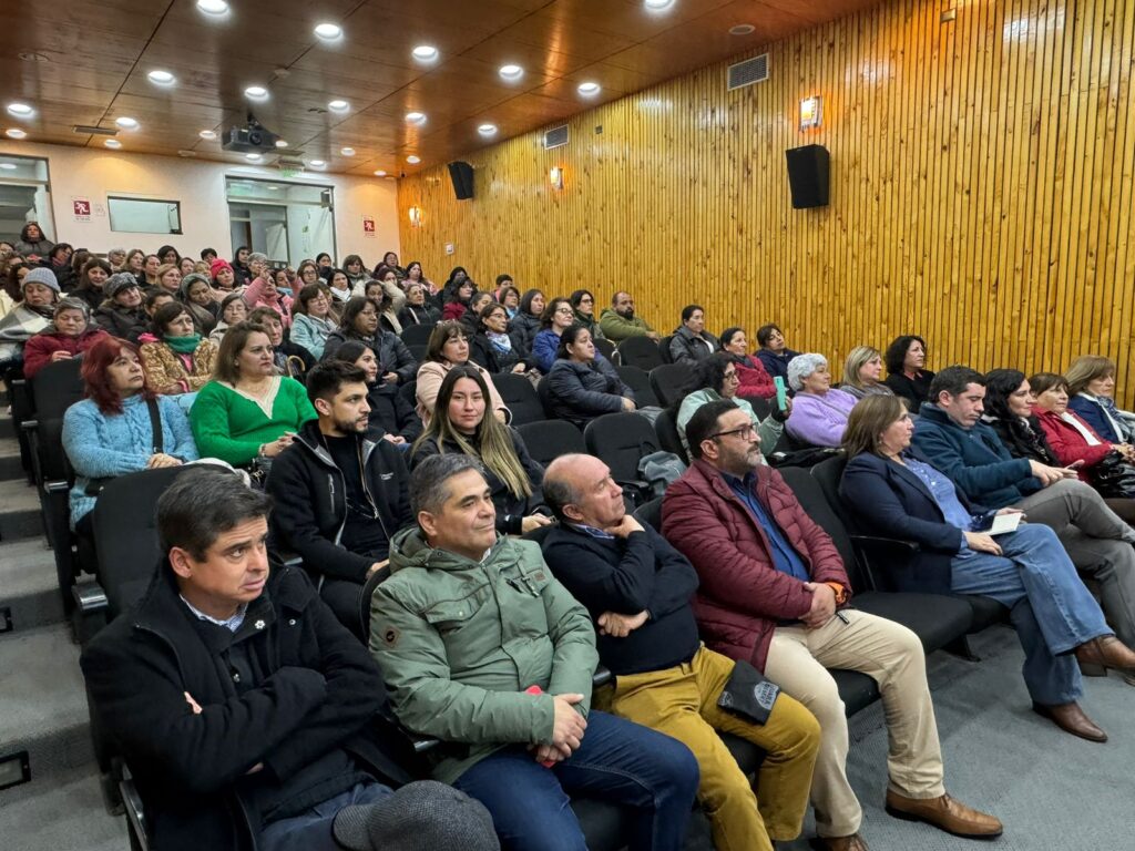 Curicó: Inicia proyecto "Mujeres de la UCCAM Elena Caffarena transforman las esencias del arte" 1 WhatsApp Image 2024 07 18 at 17.01.59
