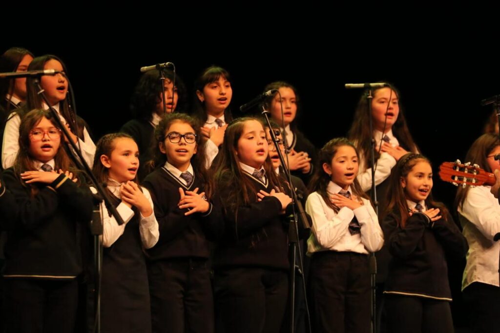 Teatro Provincial de Curicó: Se realizó el Primer Encuentro Coral "Mario Baeza Gajardo" 1 Encuentro de coros 1