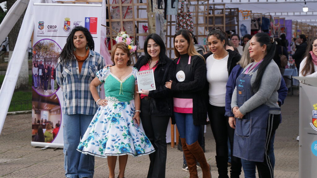 Cristina Bravo Gobernadora y Presidenta CRDP inauguró Expo Mujeres Market Maule de Constitución 1 Foto Inauguracion 1