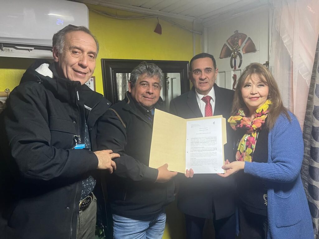 Curicó: Junta de vecinos Estrecho de Magallanes recibió comodato de terreno 1 Foto Nota Comodato