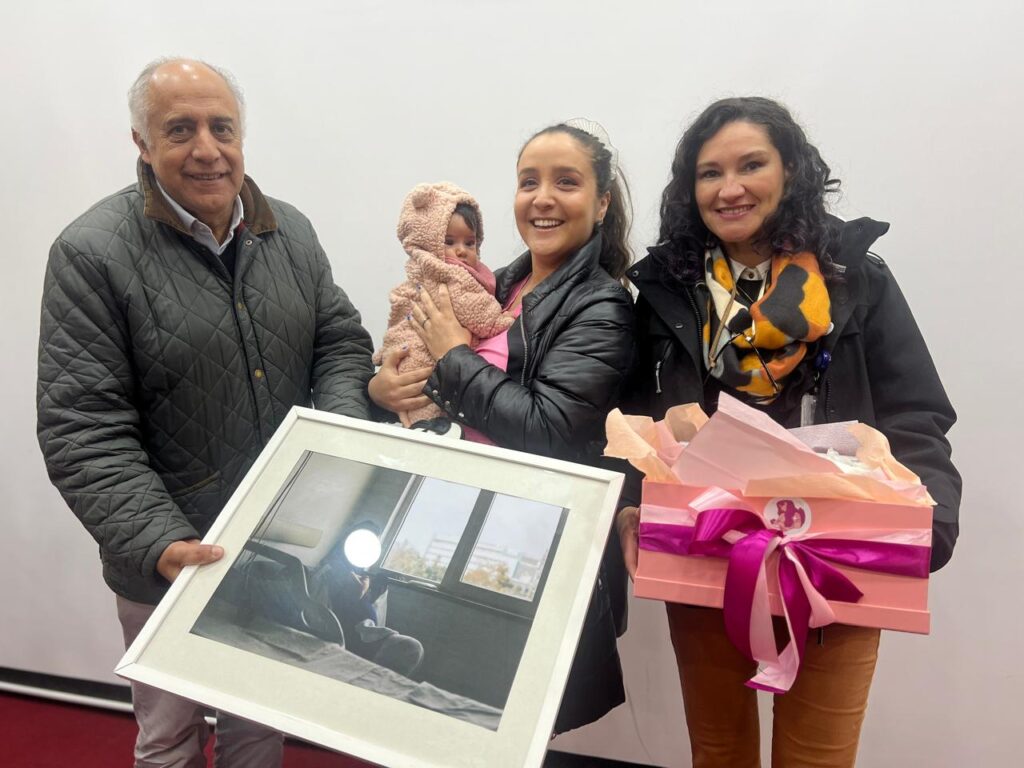 Curicó premió a ganadoras del concurso de fotografía en Semana de la Lactancia Materna 1 GANADORA CONCURSO DE LACTANCIA MATERNA