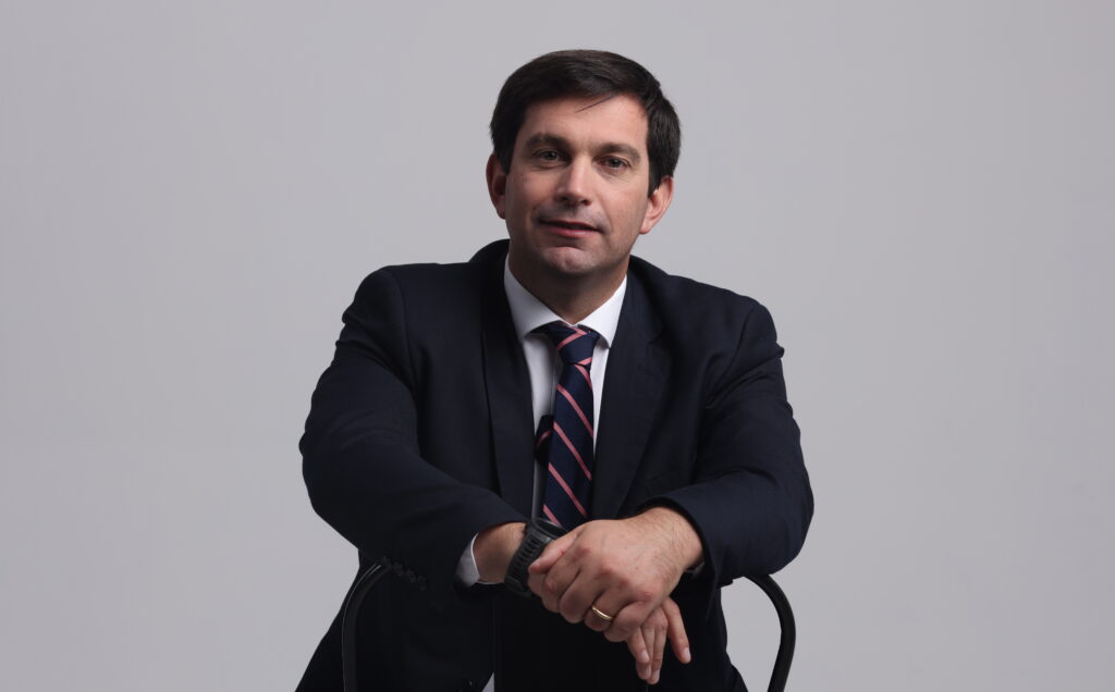 Explotar la tecnología: más que restringir, es mejor innovar por Juan Eduardo Prieto, candidato a Gobernador por el Maule 1 Juan Eduaro Prieto