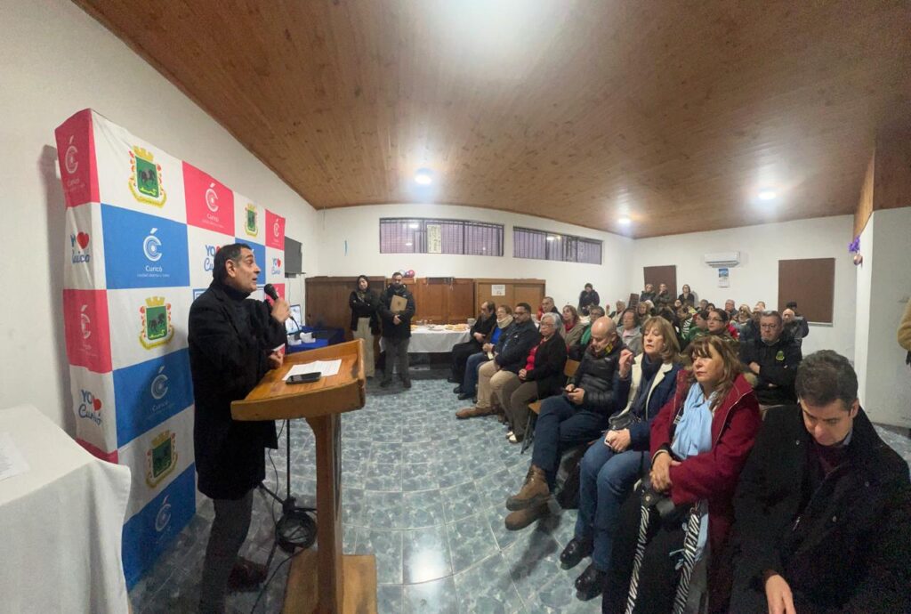 Curicó: Vecinos de Villa Pedro Álvarez inauguraron moderno sistema de cámaras de seguridad con parlante disuasivo en el barrio 1 PHOTO 2024 08 19 19 03 15 1
