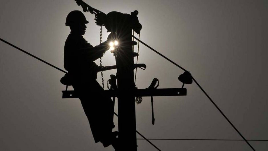 Empresas eléctricas piden reforma a ley de 40 años mientras políticos debaten responsabilidad y medidas 1 corte luz 1