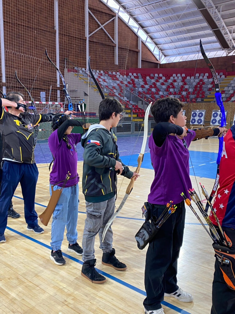Arqueros (arco y flecha) curicanos dijeron presente en la Final Nacional en Los Ángeles 1 ARQUEROS 3