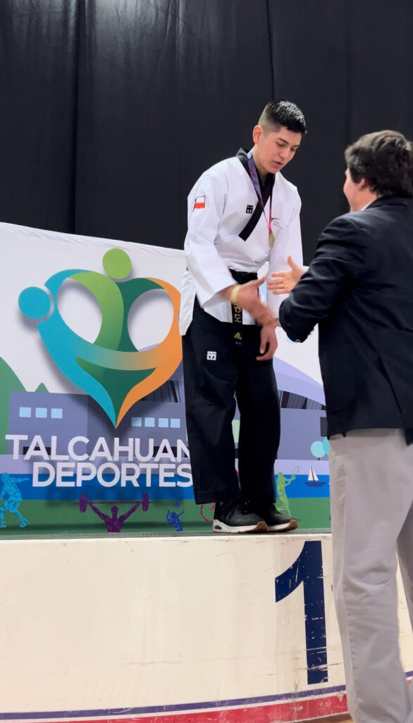 Taekwondista curicano en lo más alto del pódium en Talcahuano 1 K 1