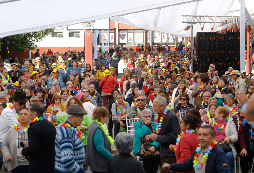 Más de Mil quinientos Adultos Mayores celebraron la Pasada de Agosto en Curicó 1 PASADA DE AGOSTO 2
