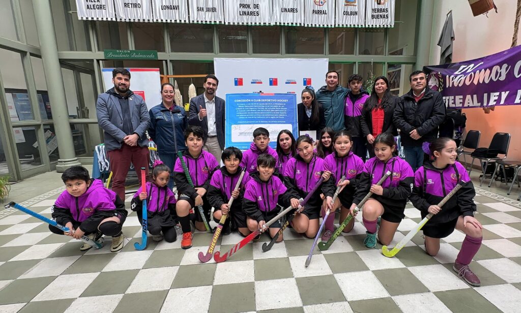 Bienes Nacionales Maule, entregó terreno al Club de Hockey de Linares para la construcción de la primera cancha de césped en el Maule 1 WhatsApp Image 2024 08 30 at 15.18.33