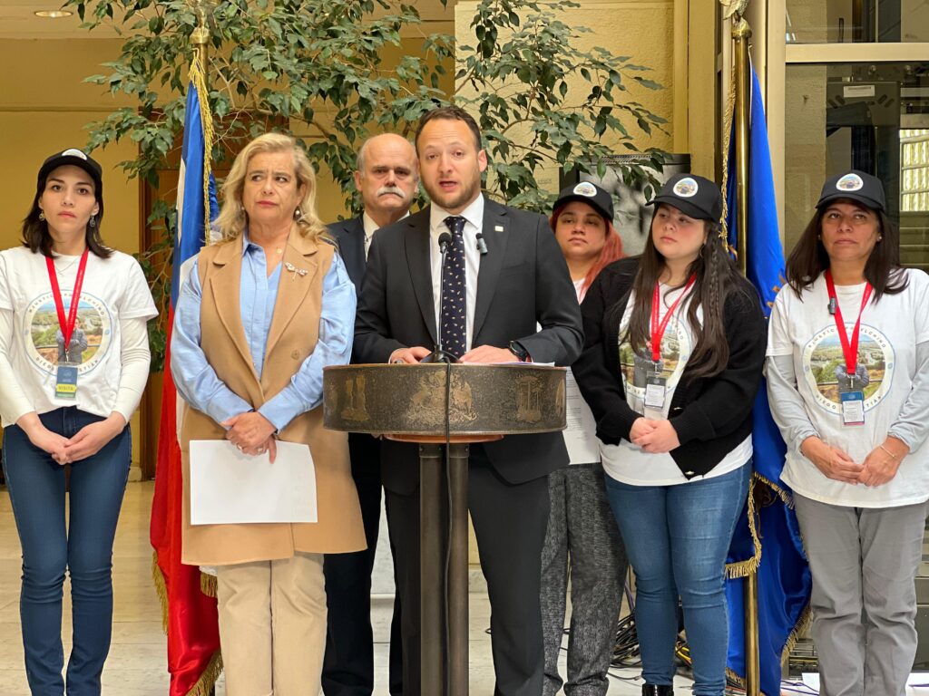 Diputado Jorge Guzmán presenta proyecto de ley que busca sancionar con multas a servicios de turismo aventura que no cumplan con estándares de calidad 1 WhatsApp Image 2024 09 25 at 14.21.32 1