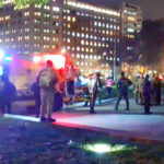 hombre se prende fuego a lo bonzo frente al palacio de la moneda