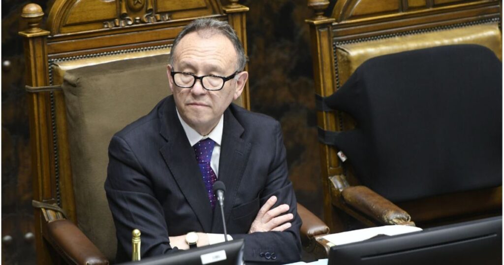 Presidente del Senado responde a Boric y defiende la separación de poderes tras destitución de Sergio Muñoz 1 Copia de IMAGEN DESTACADA MEDIAINFO 9