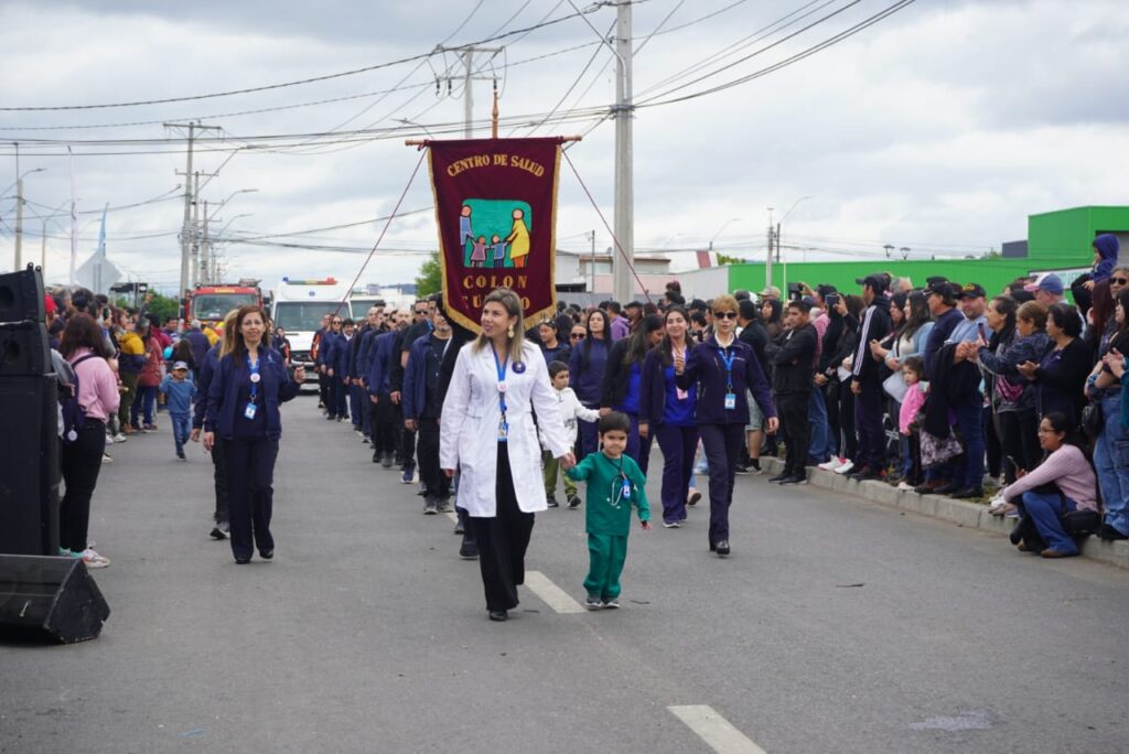 Éxito rotundo en el desfile familiar de Santa Fe, Curicó 1 Foto 1 Desfile Santa Fe 2024