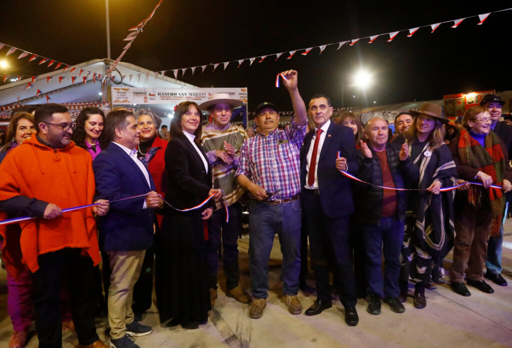 Con avivada cueca alcalde Javier Muñoz inauguró Fondas y Ramadas en el recinto de la Granja 1 Foto 2 Inauguracion Ramadas