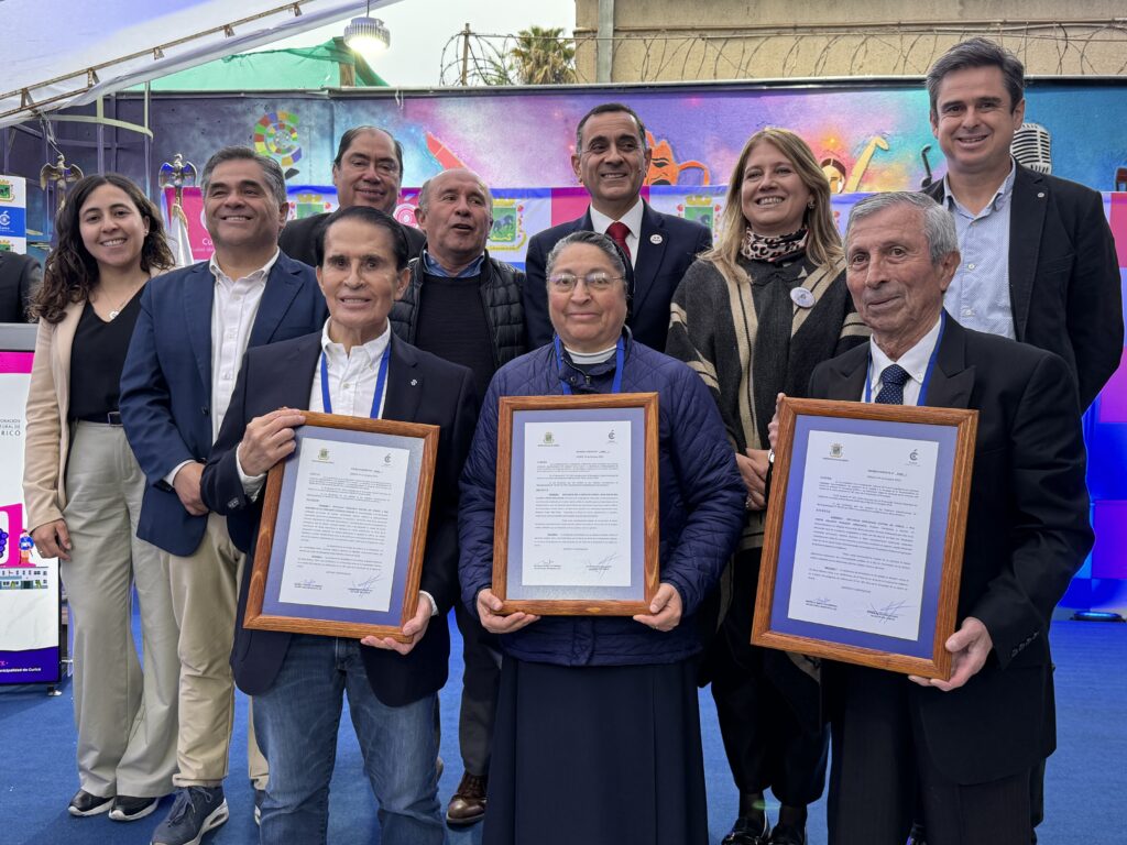 Se realizó nombramiento de Hija Ilustre y Ciudadanos Ilustres de Curicó 1 IMG 5070