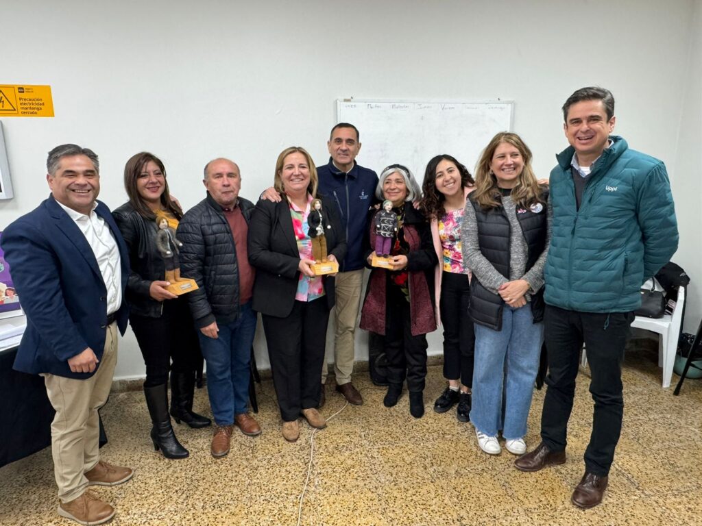 Municipio curicano dio a conocer ganadoras del concurso Curicanas Valor e Inspiración 2024 1 fotografia seleccionadasd y concejo municipal