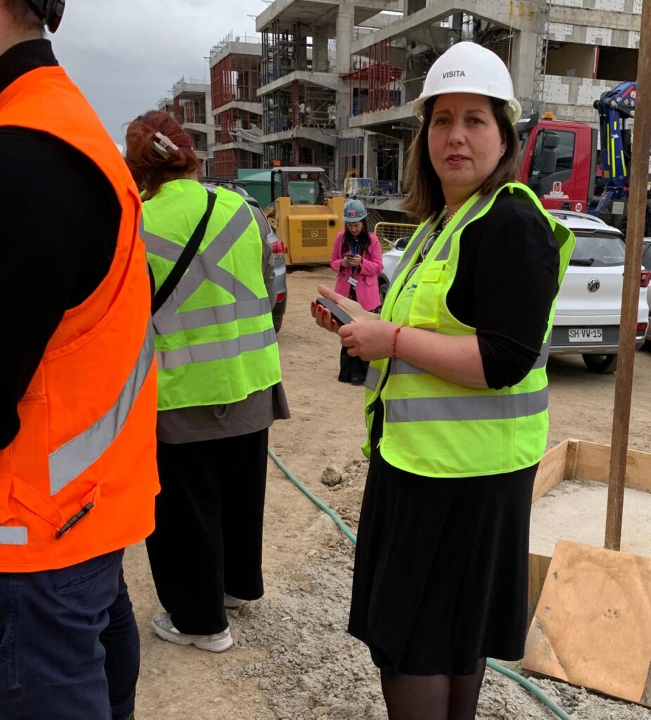 Senadora Vodanovic pidió a la DPR Maule la confirmación de una mesa para soluciones definitivas en Aldea Campesina 1 WhatsApp Image 2024 10 22 at 12.24.42