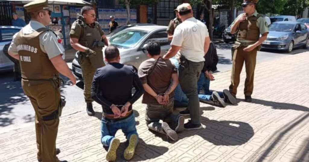 Carabineros frustra robo en zona bancaria de Curicó y detiene a cuatro sujetos 1 Asalto Curico