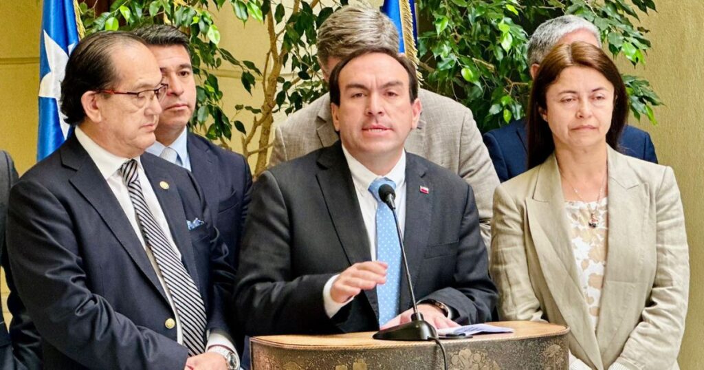 Diputado Felipe Donoso exige al Gobierno justicia salarial para Carabineros y PDI EN Reajuste del Sector Público 1 Felipe Donoso