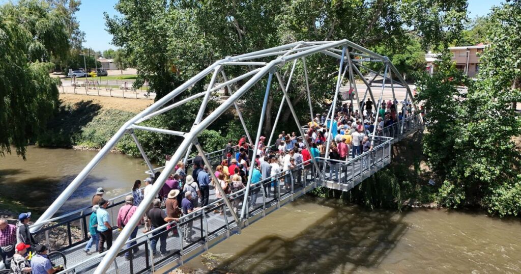 Masiva inauguración de nuevo puente peatonal sobre el Estero Piduco en Talca 1 Pasarela Talca