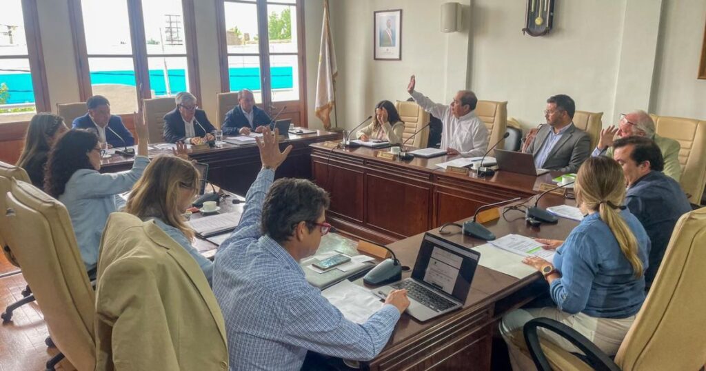 Concejo Municipal aprobó licitación para techumbre de cancha en población Curicó 1 Poblacion Curico